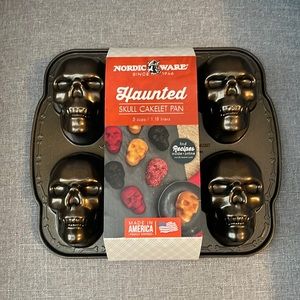 Halloween skull pan